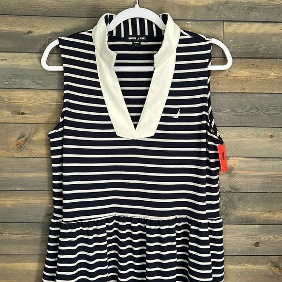 New Nautica Brand Dress with Pockets Size Medium in Navy and White - Picture 2 of 14